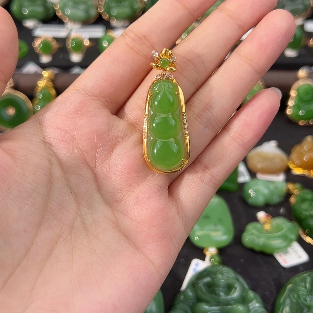 和田玉18K金镶嵌吊坠(不含链)苹果绿福豆30mm