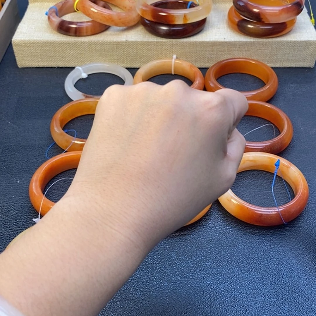 未镶嵌石英质玉（黄龙玉）手镯癫****?发顺丰