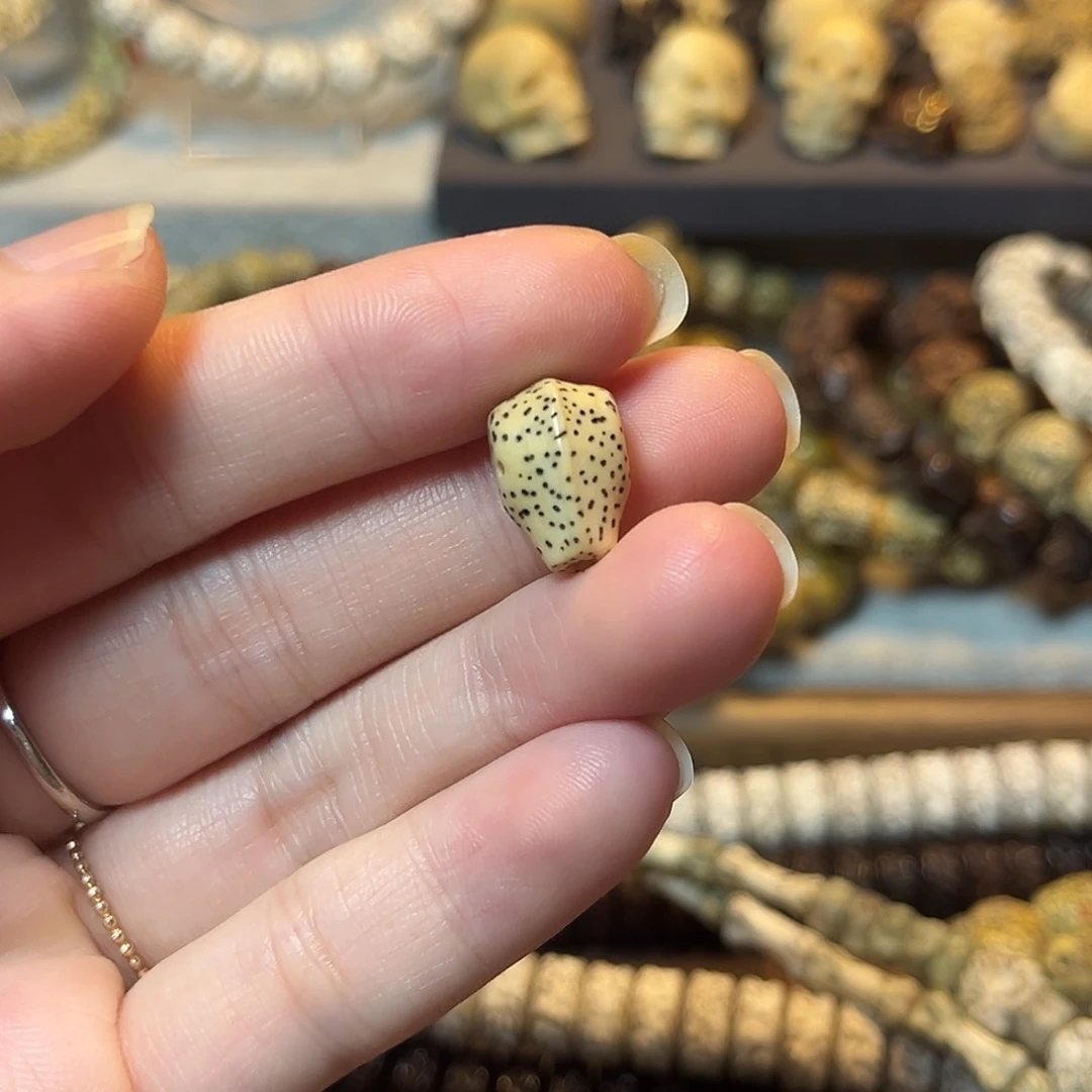 星月菩提吊坠5*0鲨鱼背