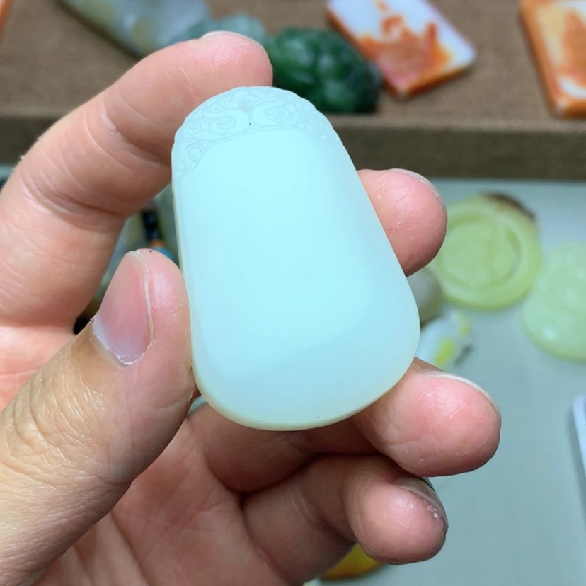 【闪购商品】颈饰未镶嵌和田玉