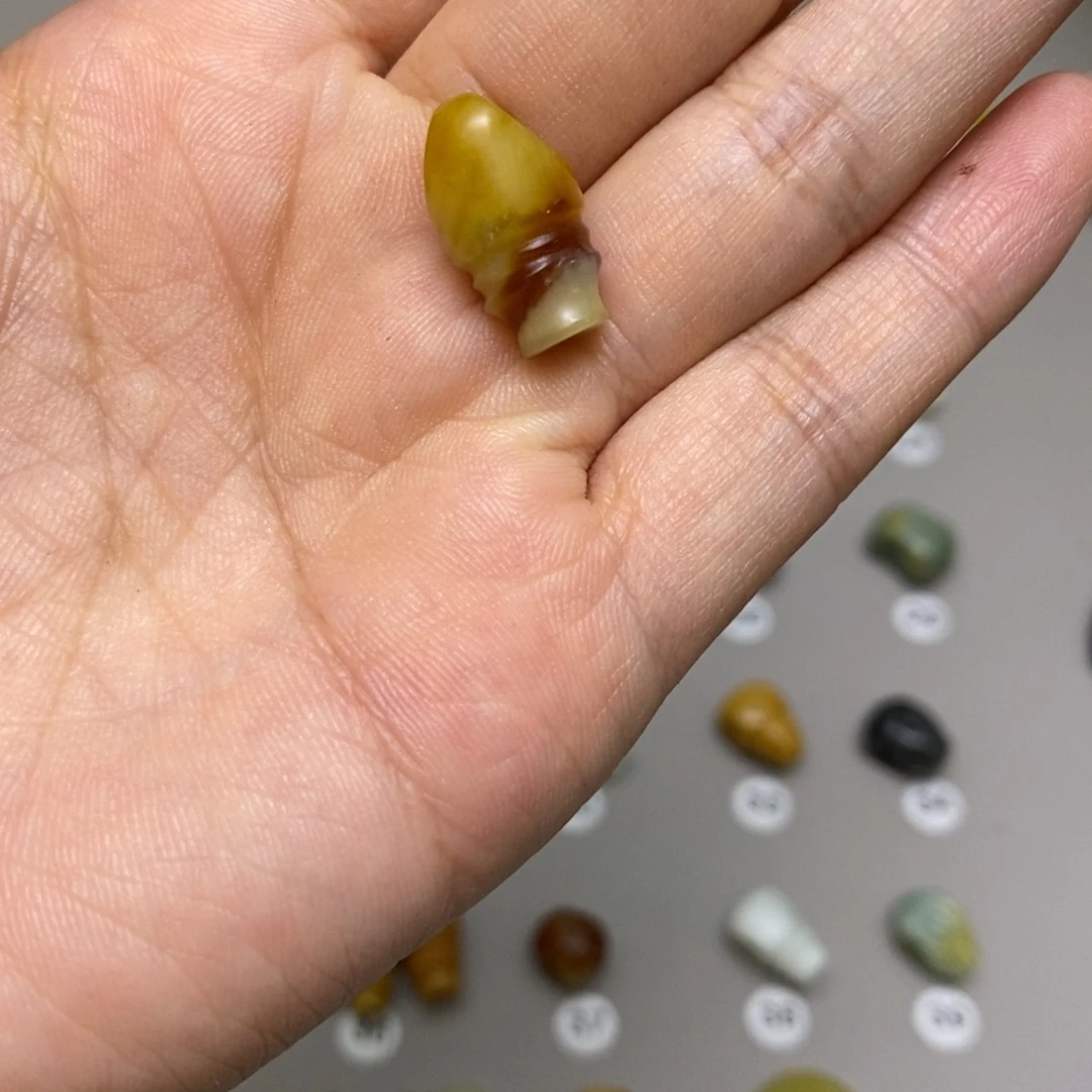芬***织蛇纹石玉未镶嵌配饰