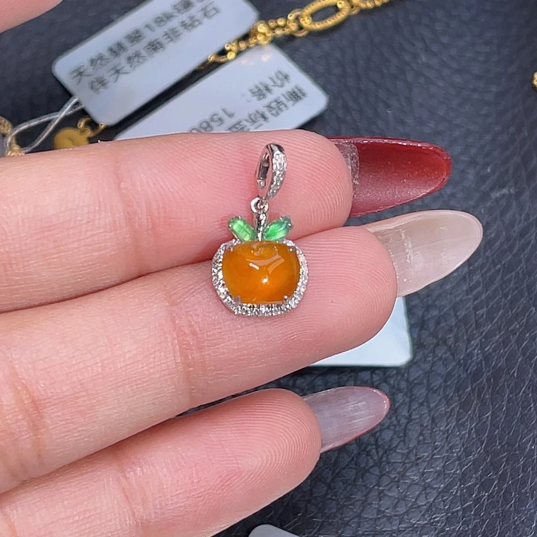 翡翠18K金镶嵌颈饰苹果