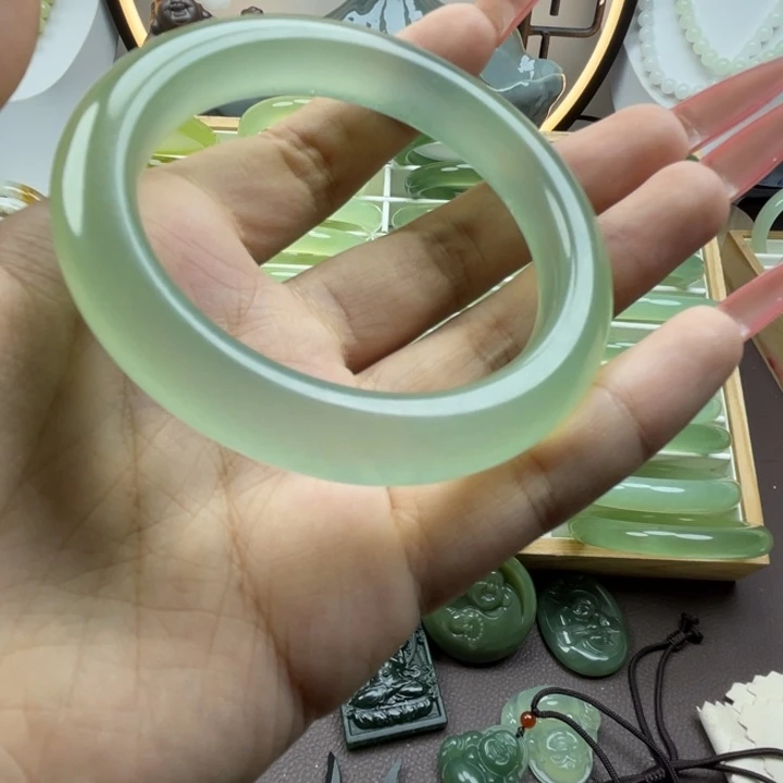 小***姐蛇纹石玉合金手镯