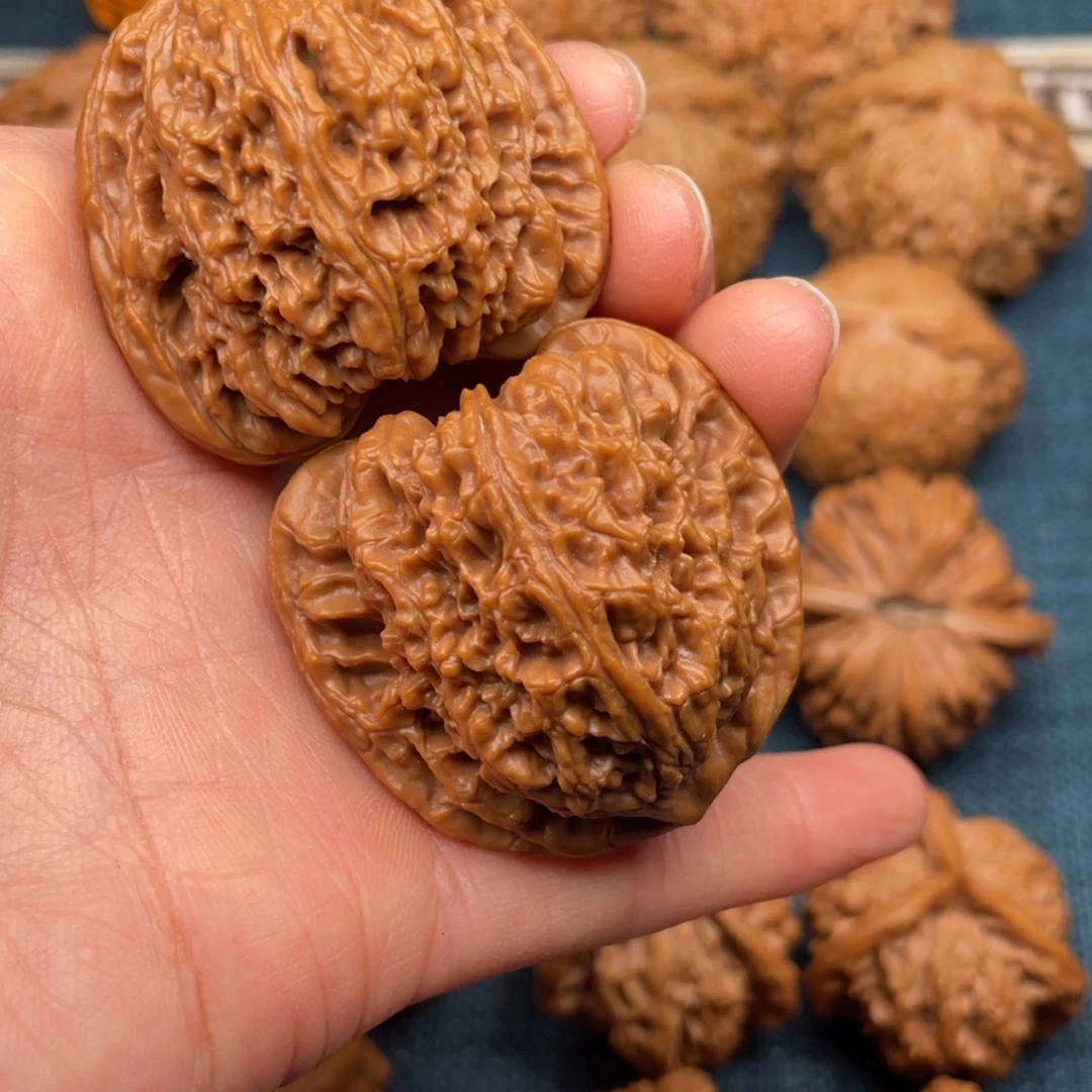 空***白文玩核桃把件41三角疆