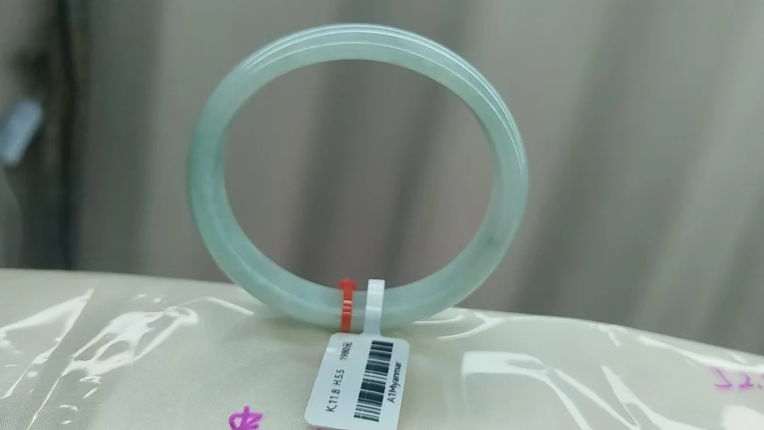 缅甸翡翠手镯A货52-53MM