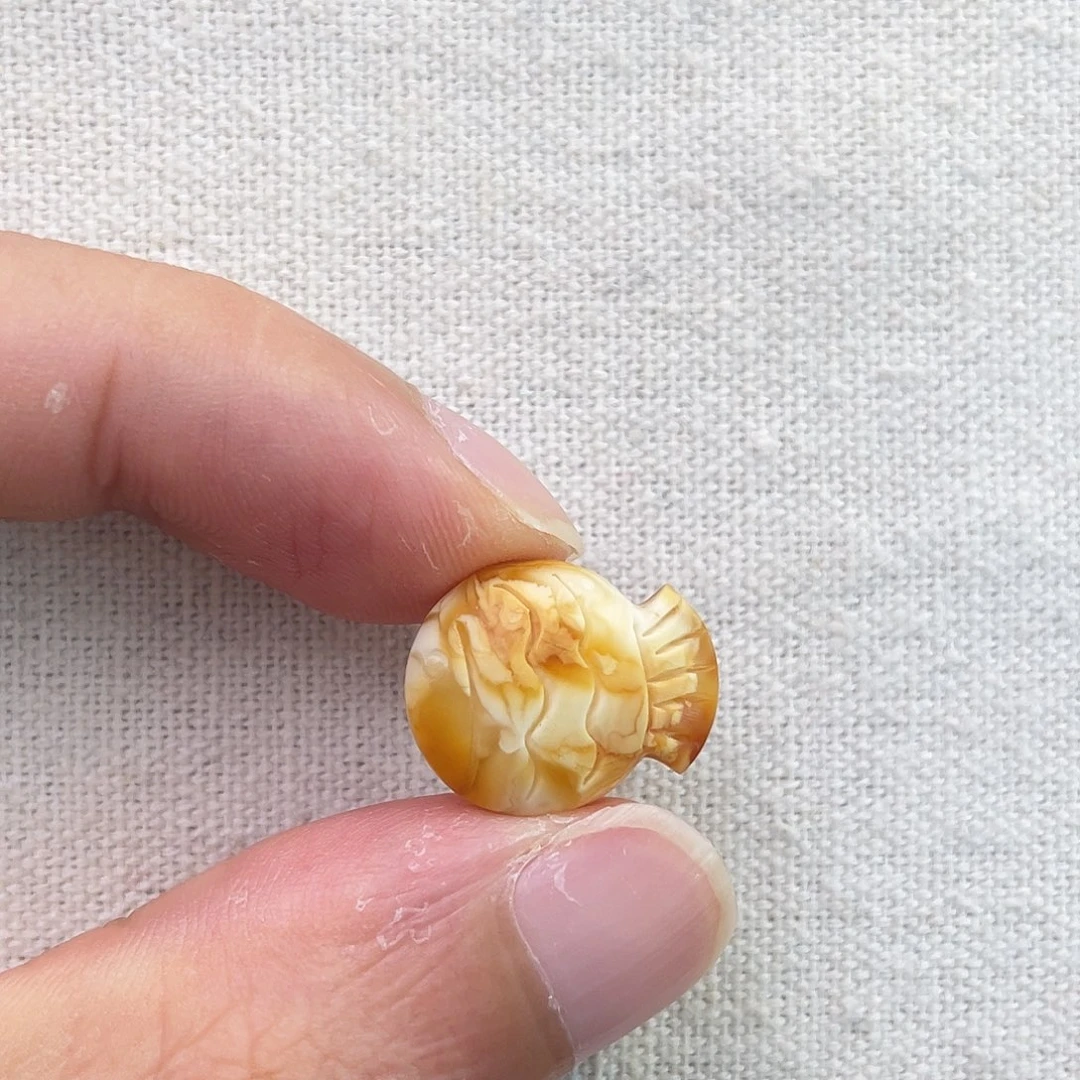 琥珀未镶嵌裸石鱼儿