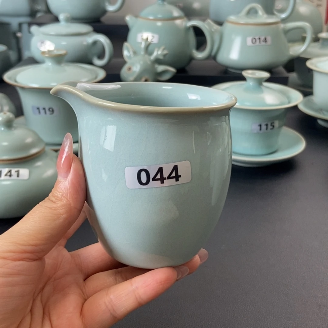 容***若壶微瑕天青釉公道杯