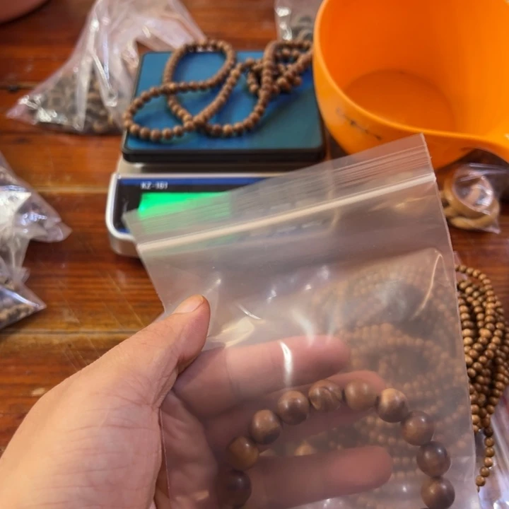 涛***聊ABS老山檀香瑕疵珠1.2尺寸