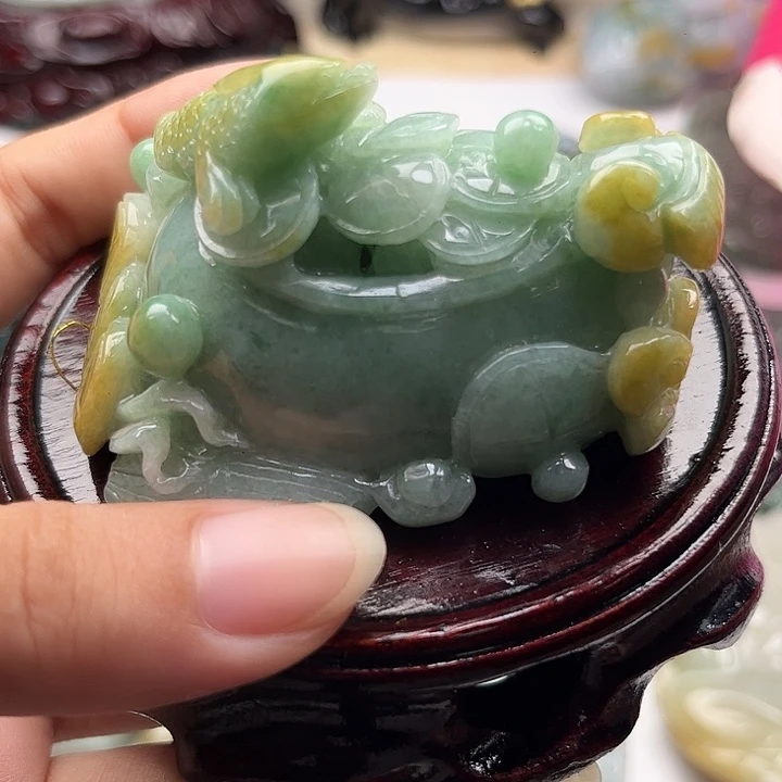 翡翠未镶嵌颈饰挂件