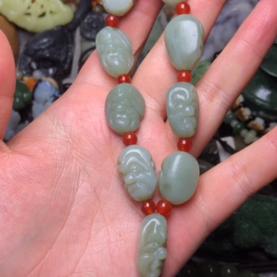 和田玉未镶嵌把件