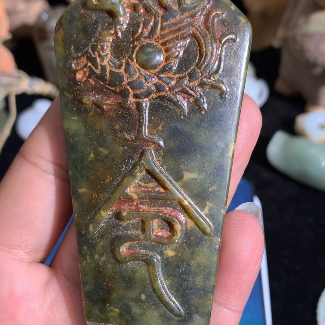 透闪石质玉未镶嵌颈饰