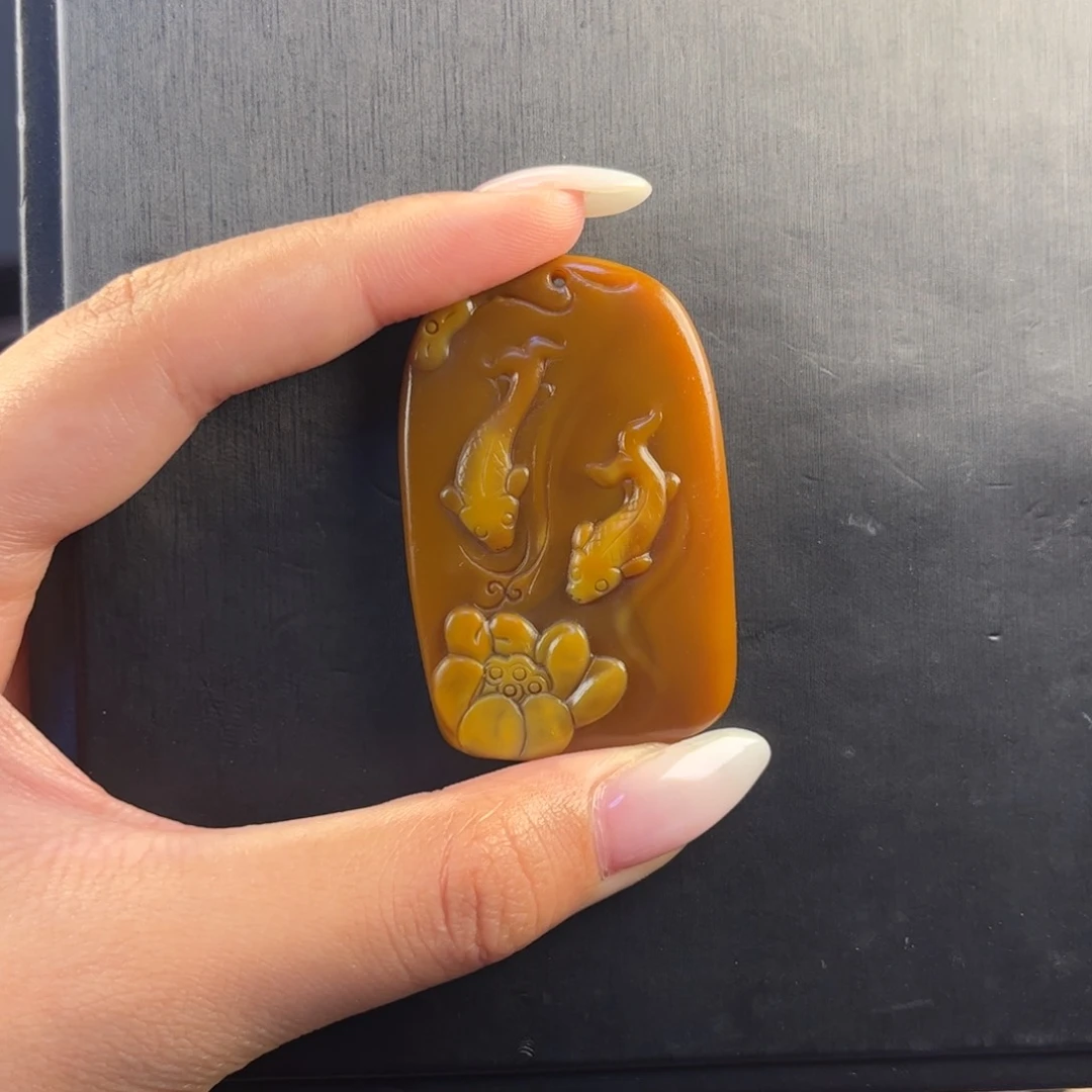 R***y石英质玉未镶嵌颈饰