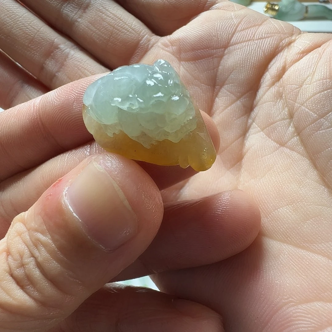 定制翡翠未镶嵌貔貅