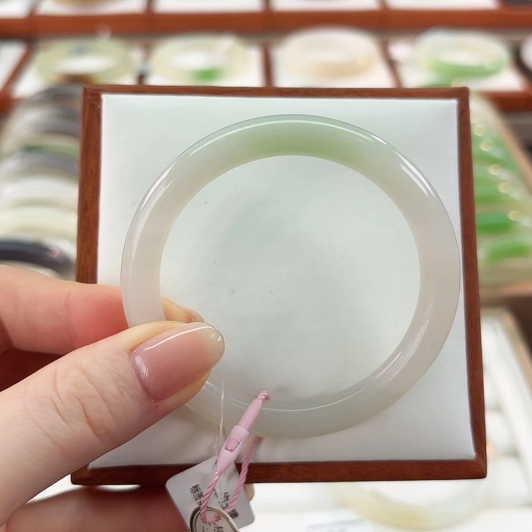 和田玉未镶嵌手镯【白飘翠 美人条】