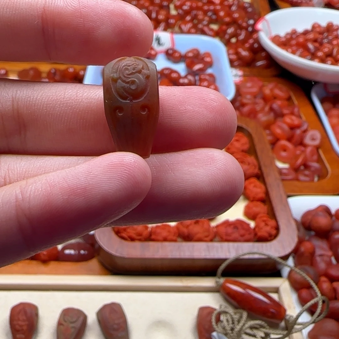 南红玛瑙未镶嵌挂件