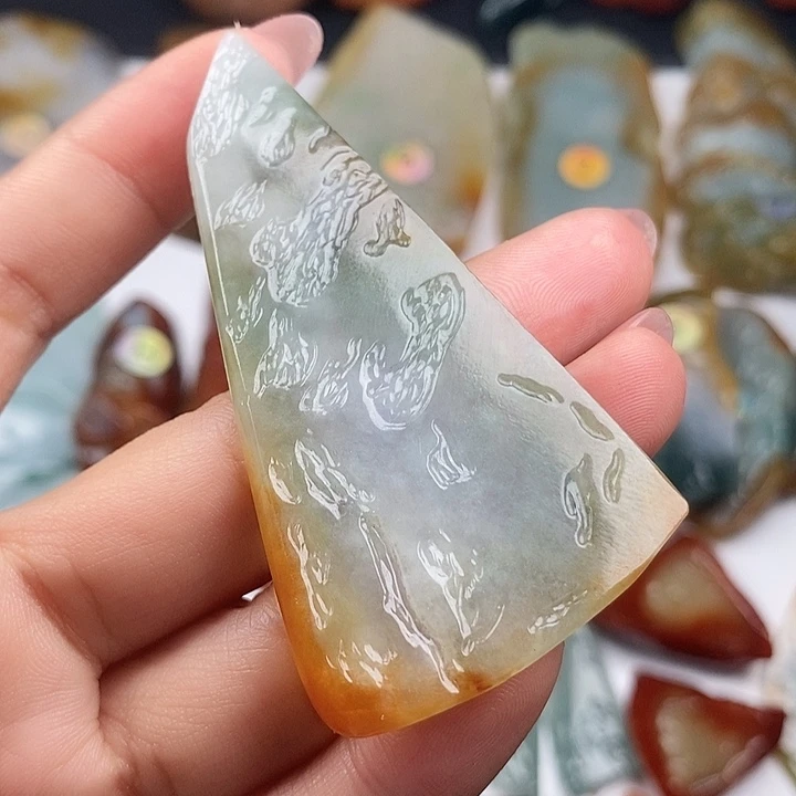 颈饰未镶嵌翡翠天然