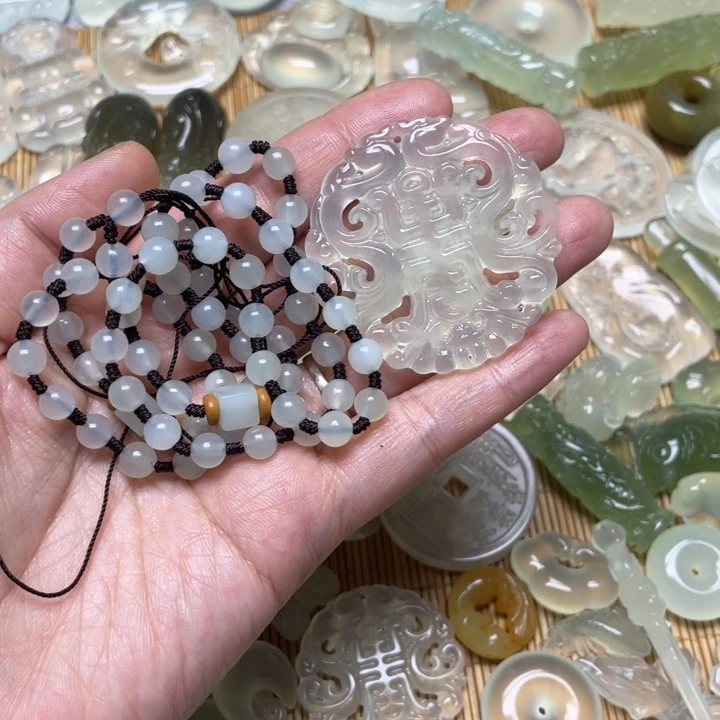 蛇纹石玉颈饰未镶嵌火*