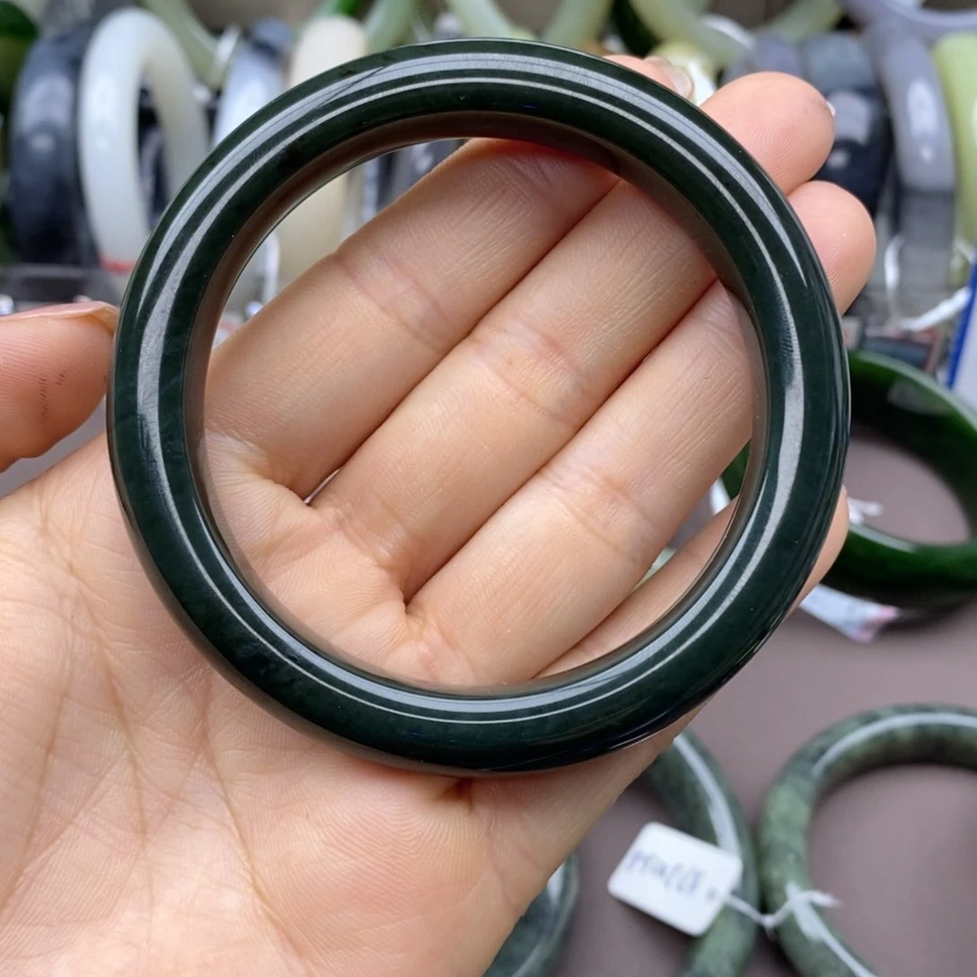 和田玉手镯未镶嵌咸*儿