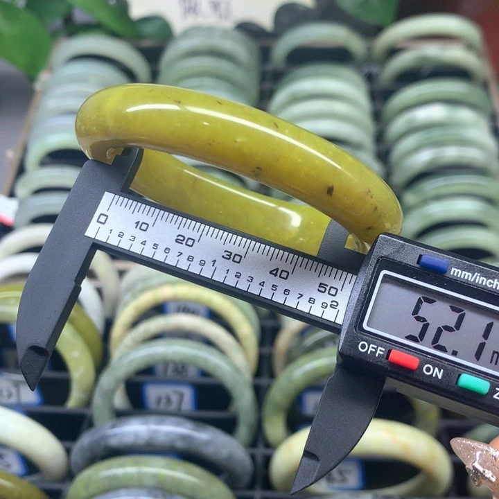 蛇纹石玉未镶嵌手镯126