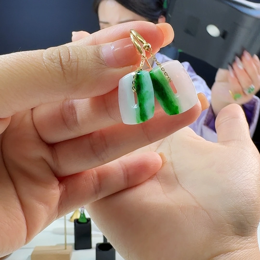 翡翠耳饰18K金镶嵌18k镶嵌不一样