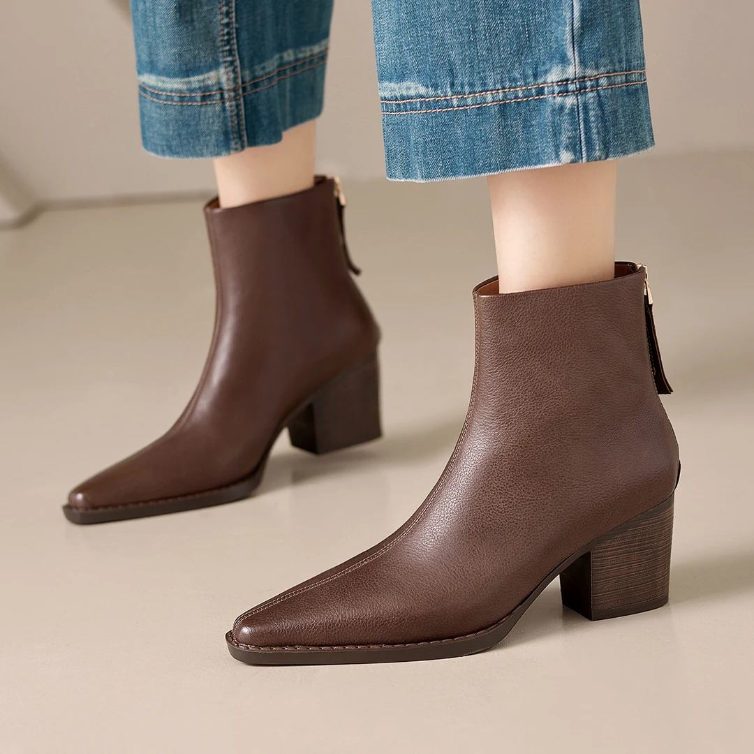 6.5cm时尚真皮秋冬短靴女中跟新款复古棕色尖头靴子气质粗跟皮靴
