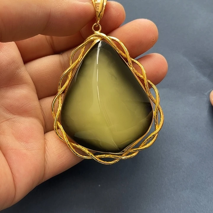 琥珀未镶嵌裸石吊坠