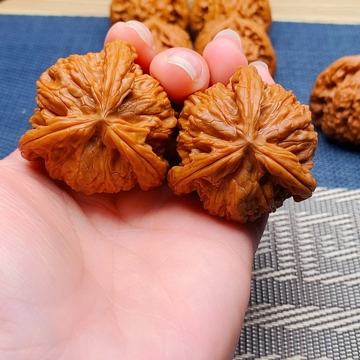 反***钟文玩核桃吊坠三棱