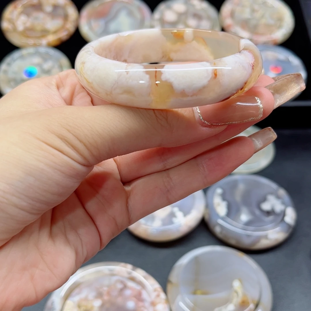 玛瑙/玉髓手镯未镶嵌56