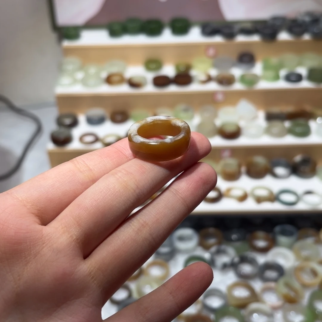 眼***圆和田玉未镶嵌戒指