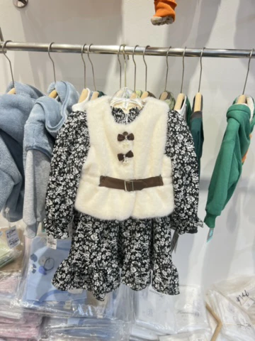 【小豆叮专属宠粉】88011可爱风碎花马甲加绒两件套装