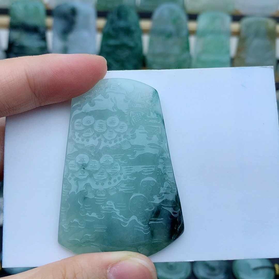 翡翠未镶嵌颈饰山水