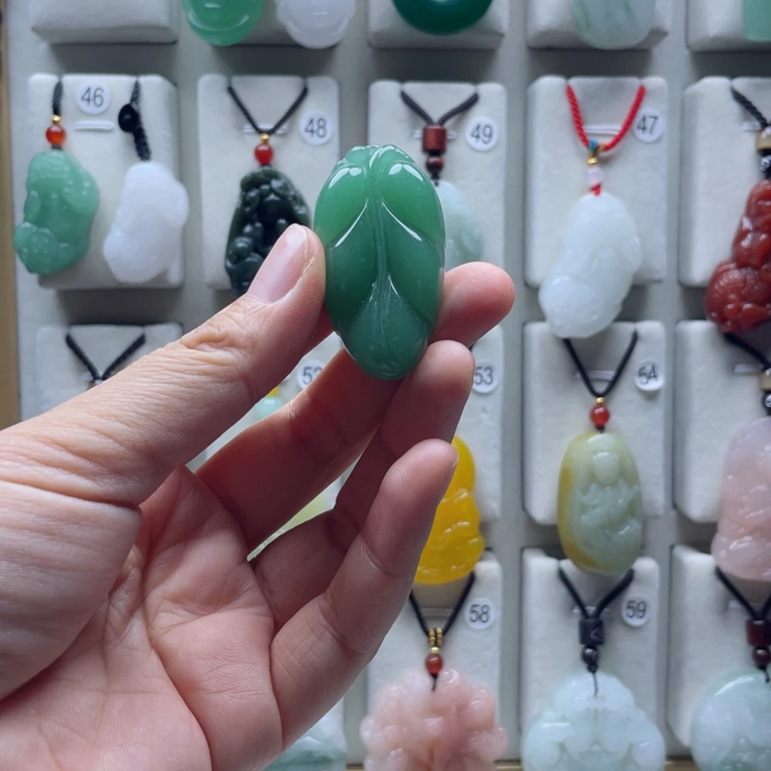 石英质玉（金丝玉）未镶嵌颈饰