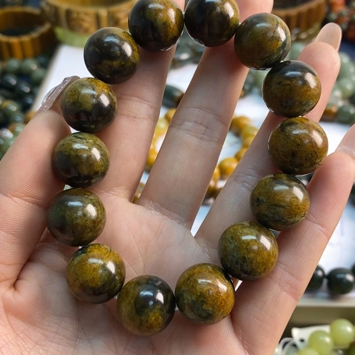 未镶嵌透闪石质玉珠宝奇石