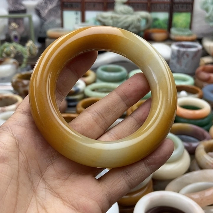 石英质玉手镯未镶嵌暴****”