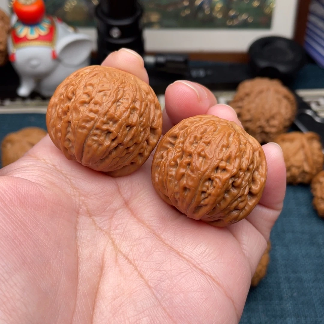 文玩核桃把件全品红皮铁锤36