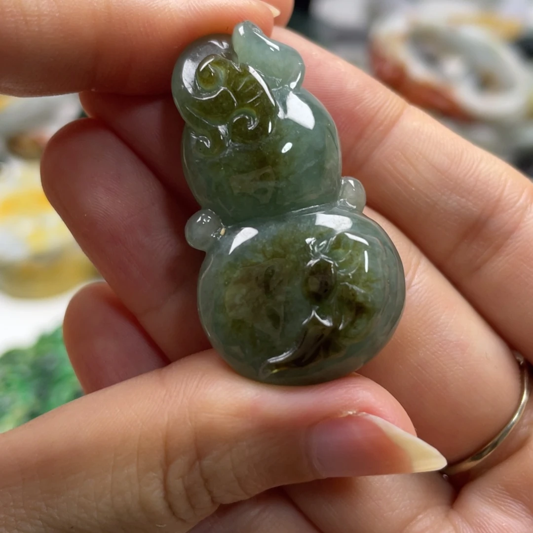 翡翠未镶嵌项圈牌子