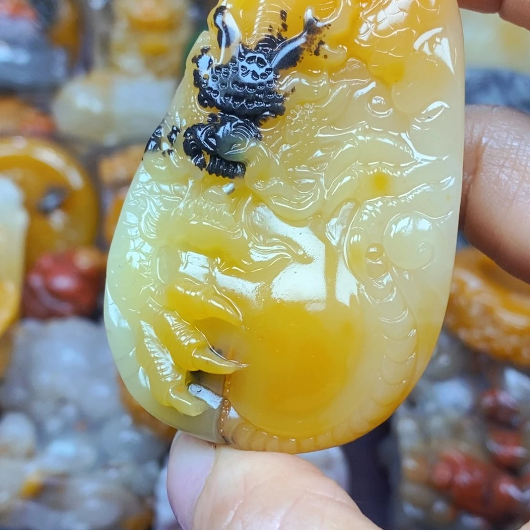 颈饰未镶嵌石英岩玉