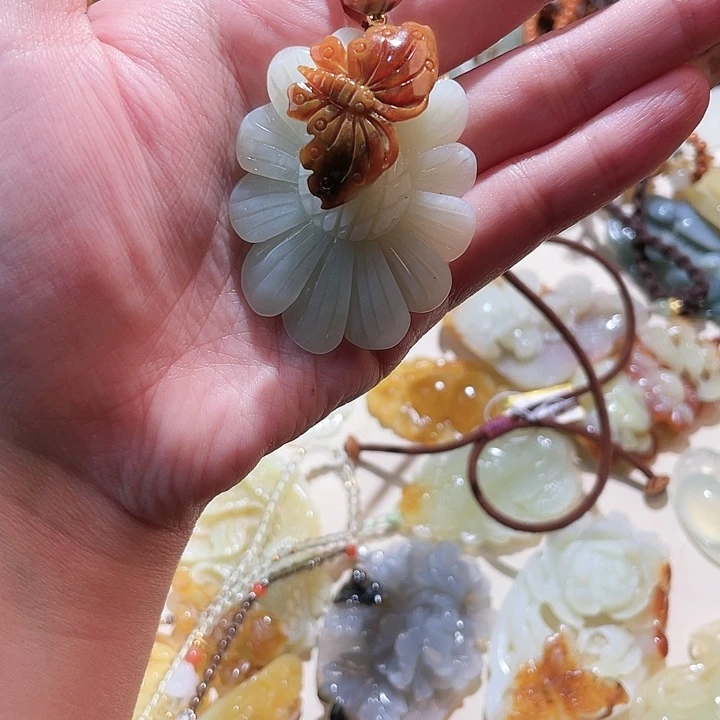 未镶嵌蛇纹石玉颈饰虫**?福利不退换