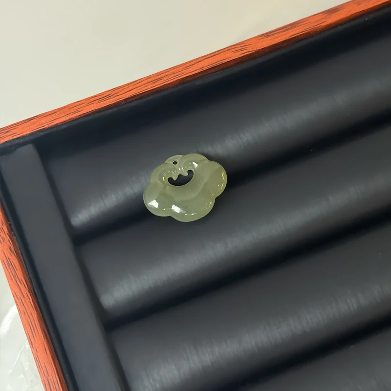 和田玉平安锁赠绳多样性发货