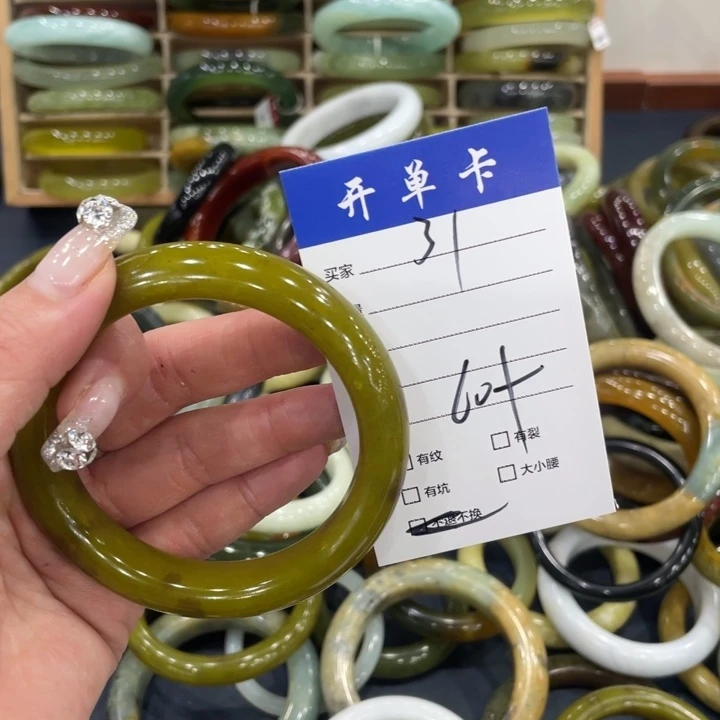 蛇纹石玉未镶嵌手镯