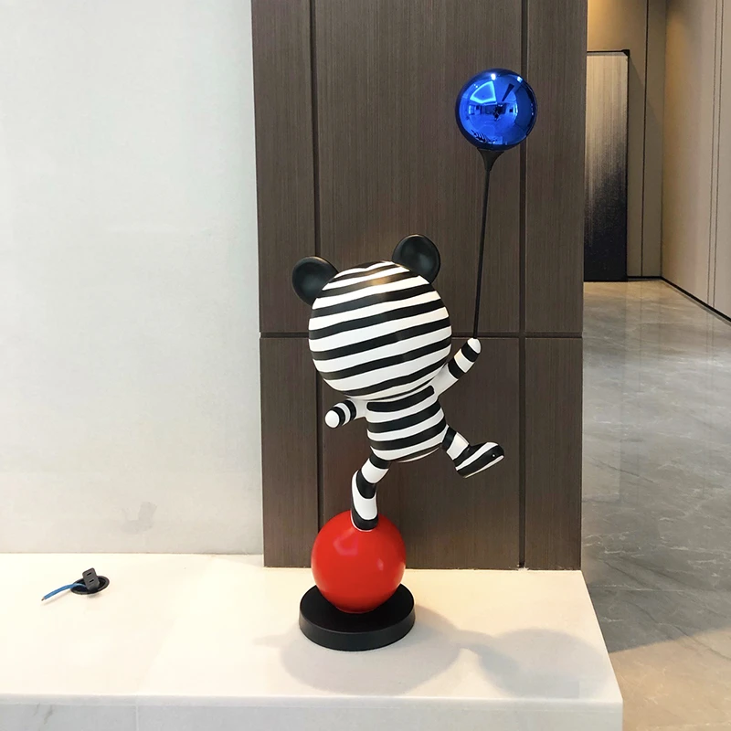 现代简约网红熊摆件客厅电视柜玄关卡通气球杂技熊落地雕塑装饰品