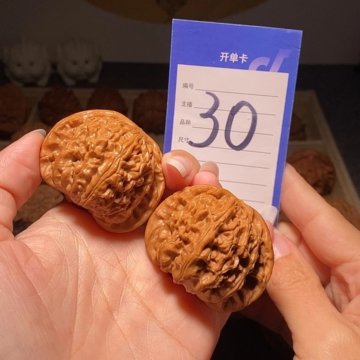 文玩核桃把件白狮子47左右