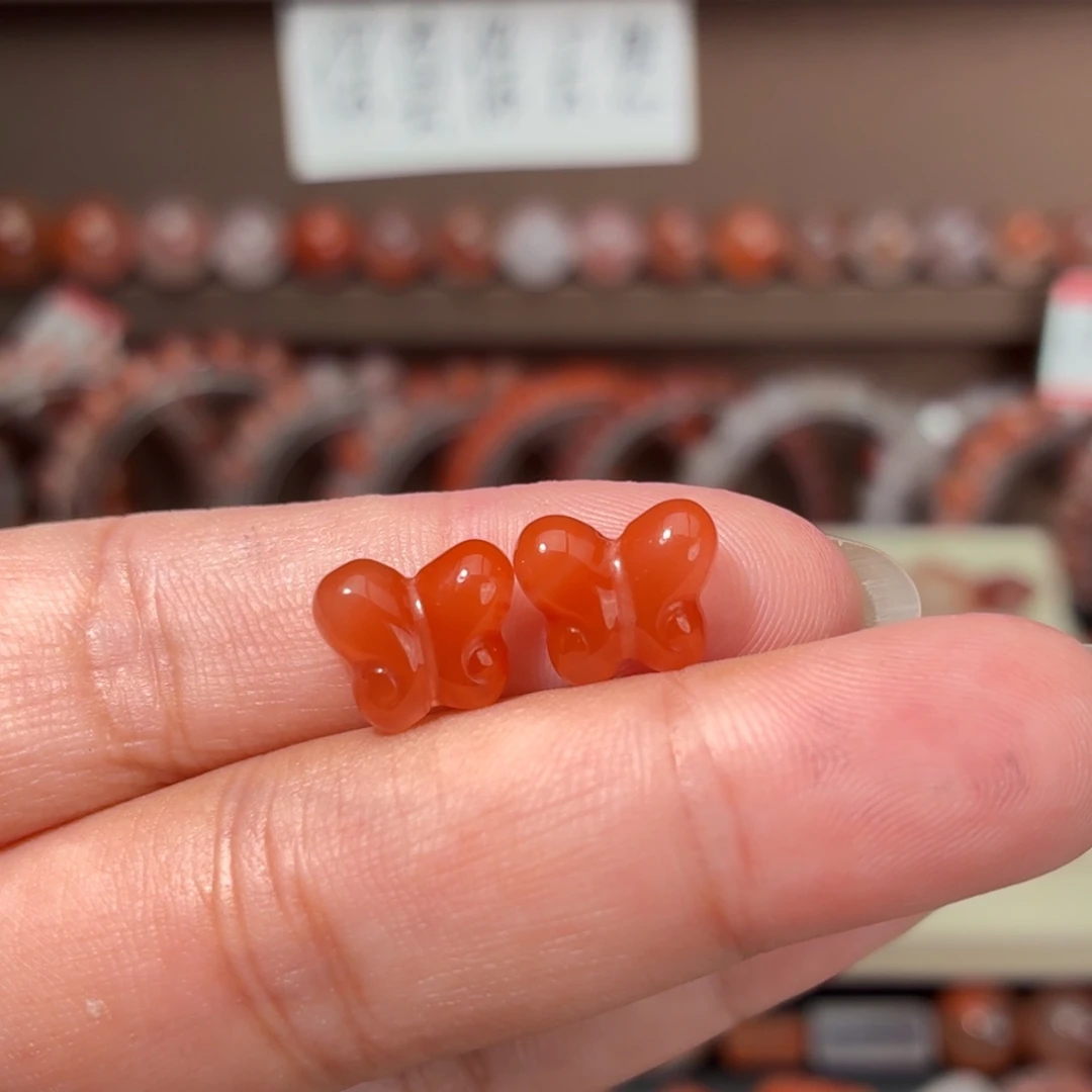 南红玛瑙未镶嵌川料一对通孔蝴蝶