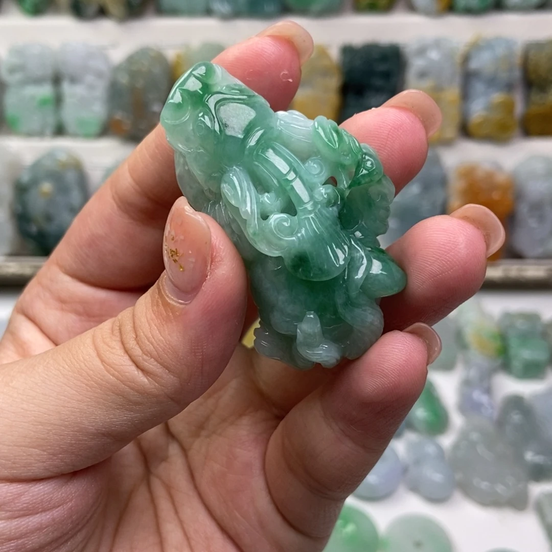 翡翠未镶嵌吊坠(赠链)口含珠