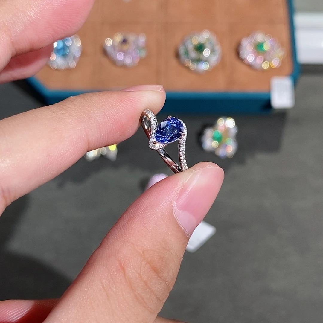 戒指彩色蓝宝石18K金镶嵌1.05ct