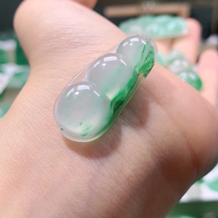 石英质玉未镶嵌颈饰天然非洲翠