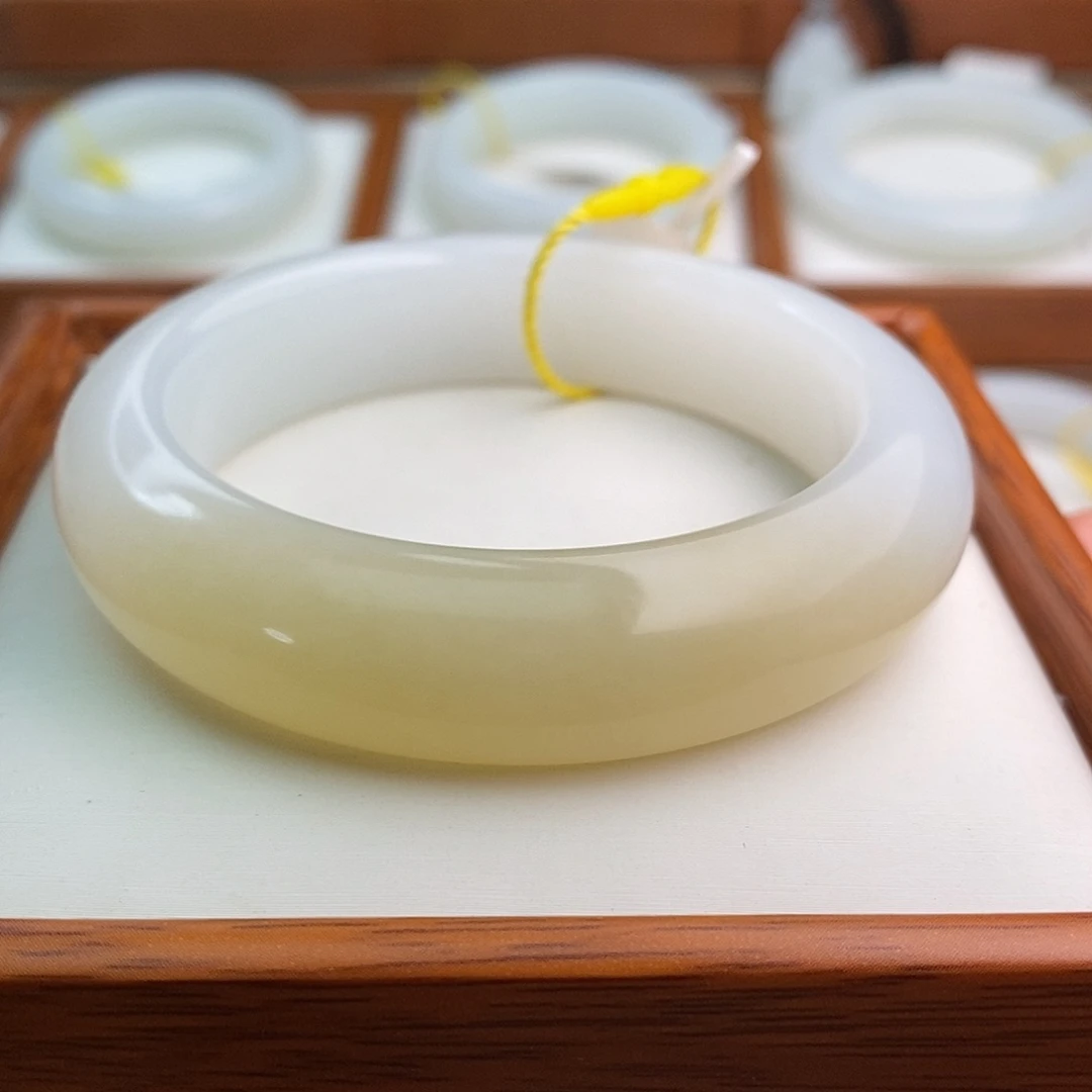 和田玉（糖玉）未镶嵌手镯