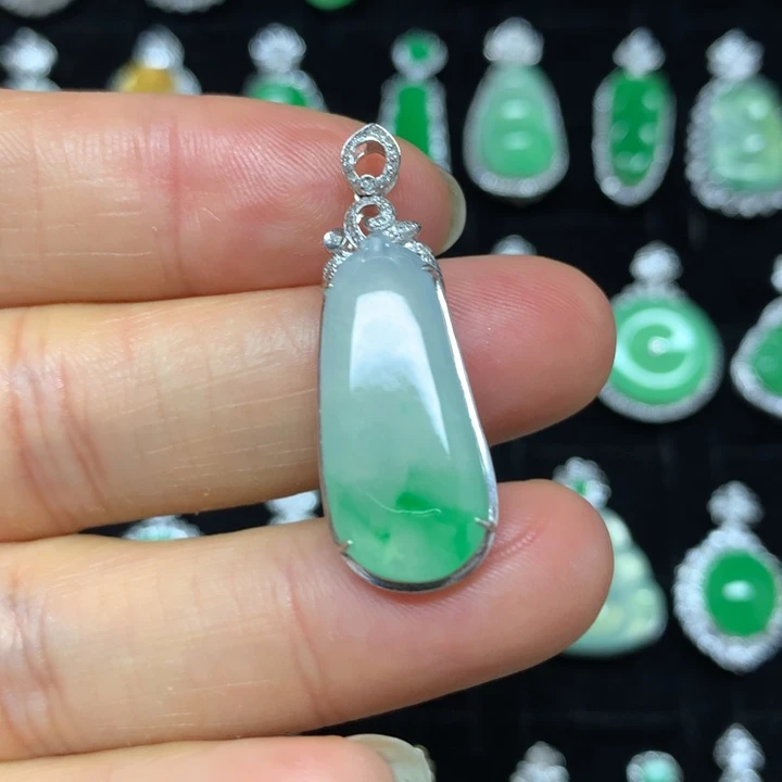 【闪购商品】翡翠18K金镶嵌颈饰吊坠