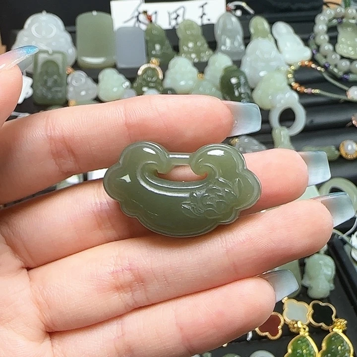 和田玉未镶嵌颈饰