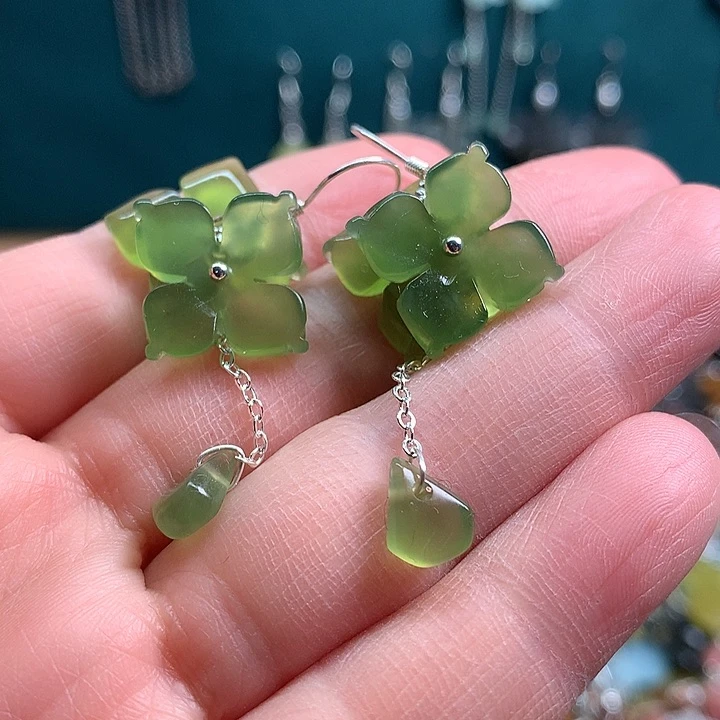 未镶嵌蛇纹石玉耳饰